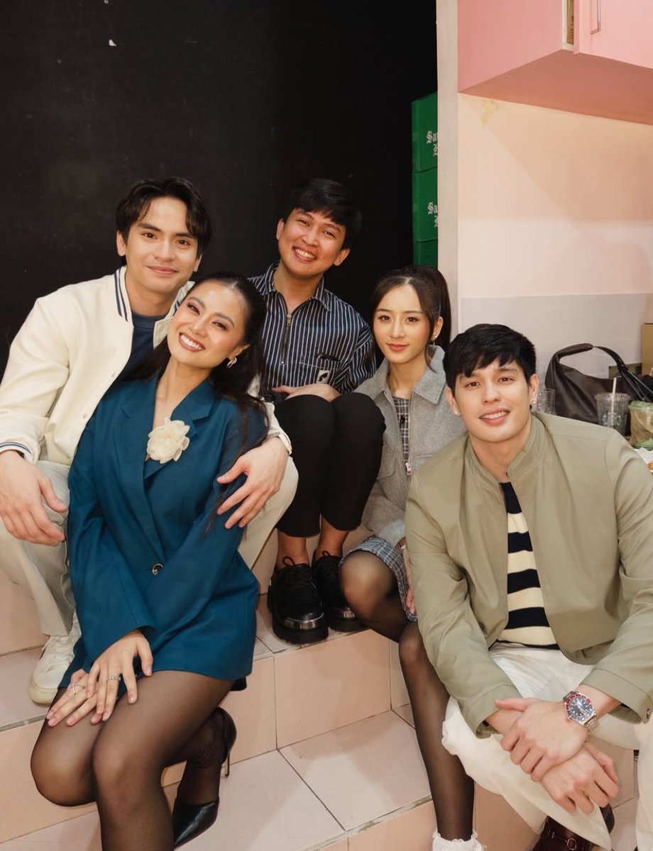 simp4hya's tweet photo. la'familia 🥹 https://t.co/4TEAudQc9f
