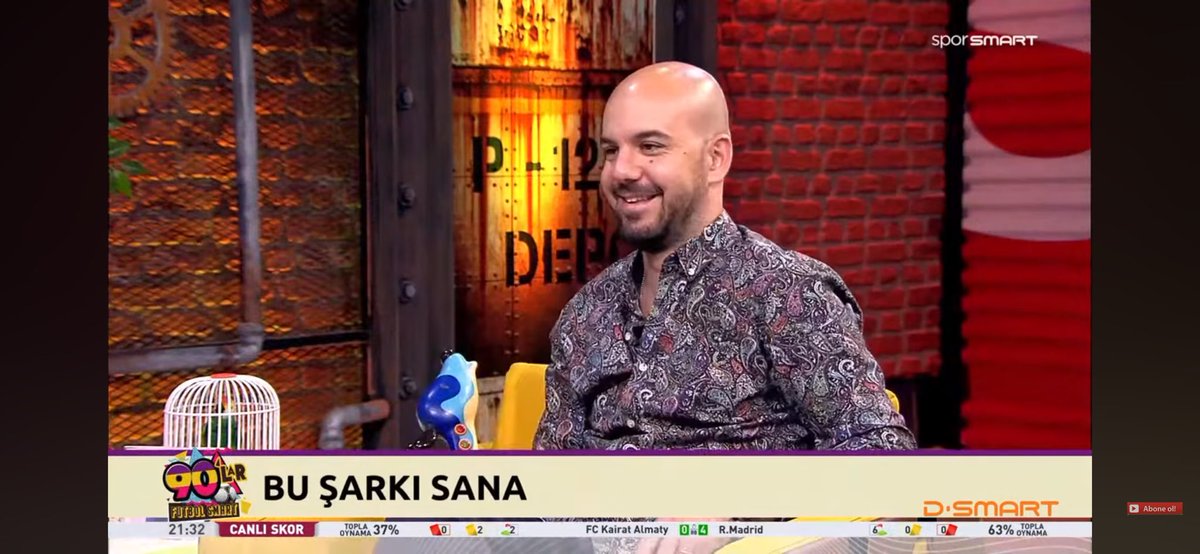 ✍️ “90’lar FutbolSmart” 38.bölüm sunar. 

Enerjisi çok yüksek, keyifli bir bölüm oldu. Gülüp dinlenmek ve farklılık arayanlar için makul bir seçim..

Programın tamamını <a href="/DSmartDunyasi/">D-Smart</a> #YouTube linkinde paylaşıyorum.👇

youtube.com/live/erQpIVtez…