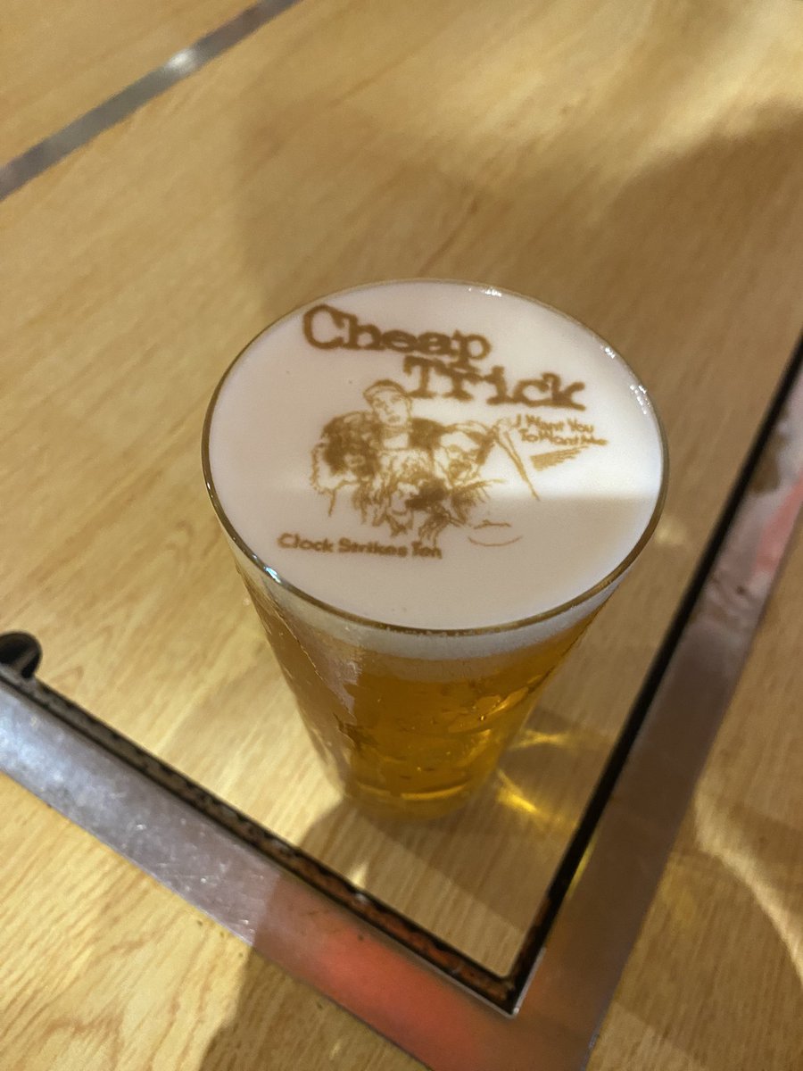 武道館ではチープトリック✨
大好評の‼️
ビールの泡アートはご自分で好きなデザインをお作り頂けます✨
お持ち帰りできるようにプラカップもご用意しております。
ぜひお立ち寄りくださいませ🙇‍♂️
※写真は個人的に作ったビール🍺
#元祖飯田橋泡アートビール
#超達人店
#三代目土信田　
#東京大神宮