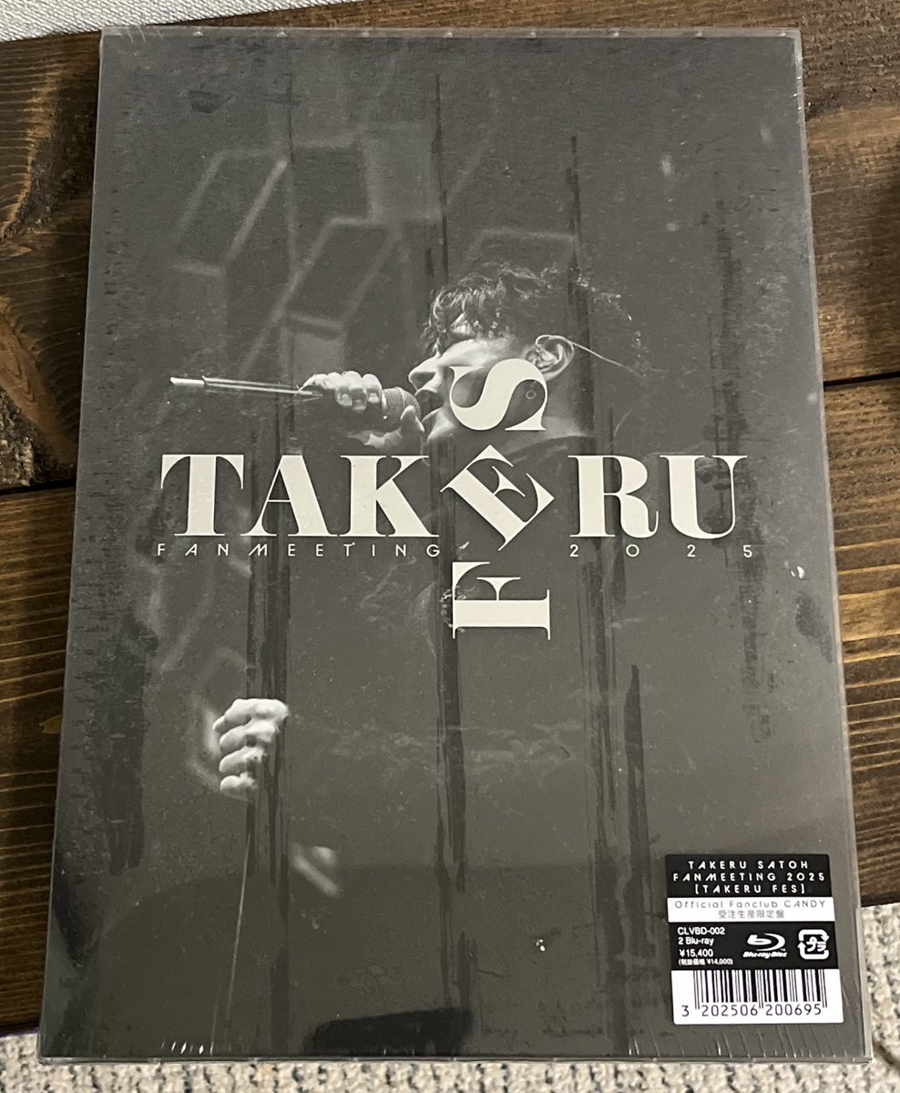 TeamABC0127JDA's tweet image. 我が家にも #たけフェス の円盤が届いたー🙌✨

うん… 安定の異常なし😭
シュリンクされたものがひとつ😭😭😭

てか 健さん！
やっぱりあなた最高すぎるわ！
興奮で動悸と手汗がぁぁぁあああああ！！

うきゃーーーーーーーー❤️

#佐藤健 #佐藤健ファンミ #たけるフェス 
#グラスハート #GlassHeart