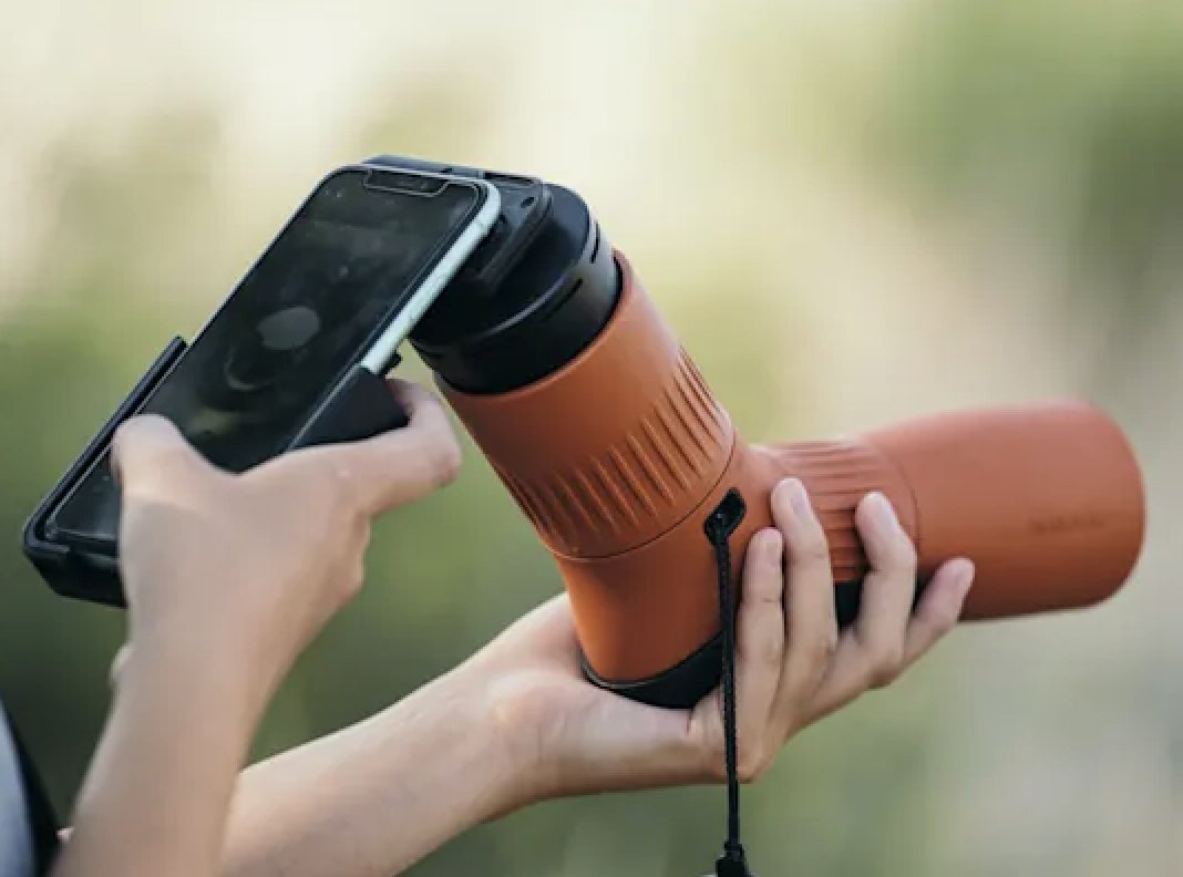 🦉 Spot more birds, carry less! 🌿

The SWAROVSKI ATC scope is lightweight, rugged, and perfect for autumn birding in the UK. 👍

🔗 Read our new story 👉 bird-watchers.com/best-lightweig…

#BirdingUK #AutumnBirdwatching #SwarovskiScopes