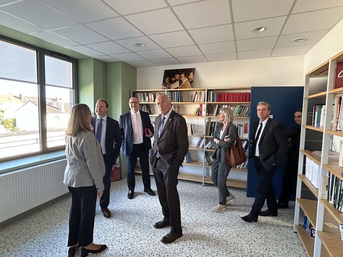 IsabelleBrique2's tweet image. Inauguration des nouveaux locaux du @CDESLimoges.
Créé en 1978, le Centre de droit et d&apos;économie du sport est aujourd&apos;hui connu et reconnu dans le monde entier. Bravo à toutes celles et à tous ceux qui l&apos;animent et le font prospérer 👏#Limoges #HauteVienne #NouvelleAquitaine