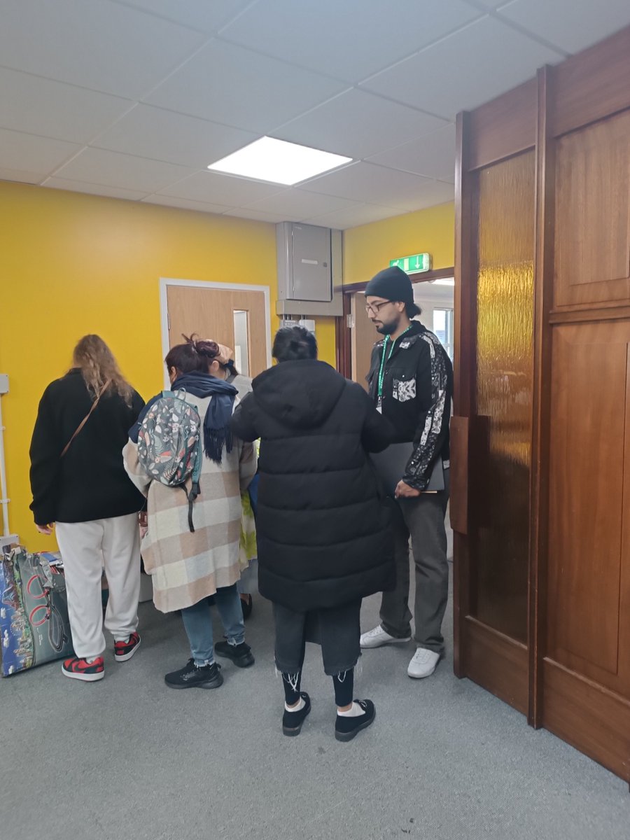 🌟 A beautiful day at Carriers of Hope! 🌟

Our amazing #CommunityEnergyChampions are offering support again 💚⚡ Seeing experienced volunteers share their passion with new team members is inspiring. Thank you all for your dedication!

#CoventryCommunity #Volunteering <a href="/HillzFM/">Hillz FM Radio 98.6</a>
