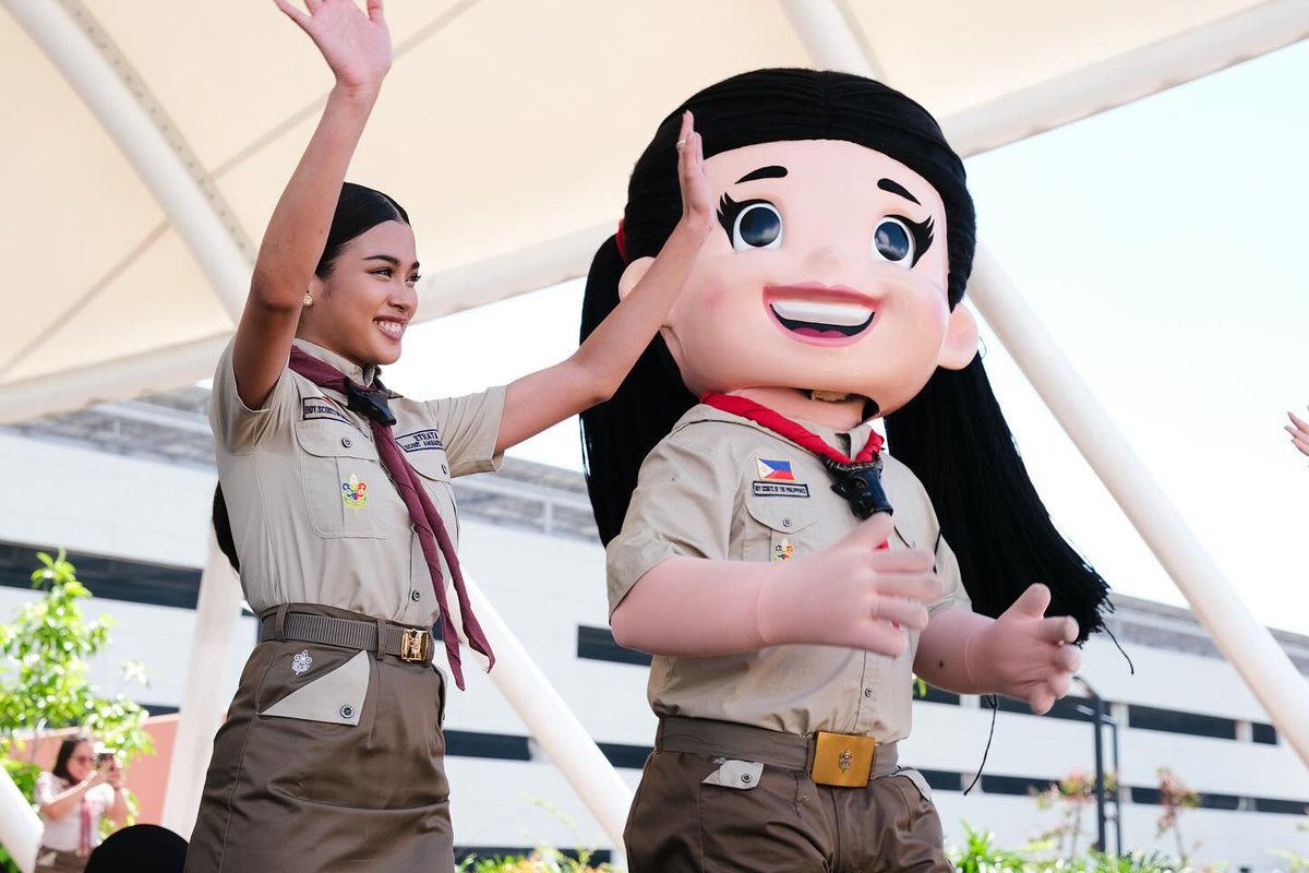 psngayondigital's tweet image. SHUVEE ETRATA AS FIRST FEMALE SCOUT AMBASSADOR

Former Pinoy Big Brother (PBB) housemate na si Shuvee Etrata, itinalaga bilang kauna-unahang Female Scout Ambassador ng Boy Scouts of the Philippines.

(Facebook/Sparkle GMA Artist Center)