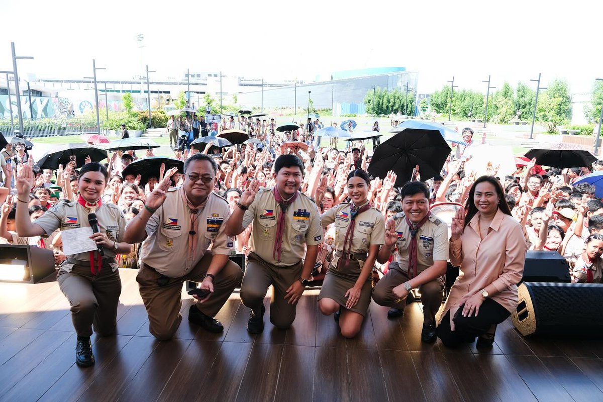 psngayondigital's tweet image. SHUVEE ETRATA AS FIRST FEMALE SCOUT AMBASSADOR

Former Pinoy Big Brother (PBB) housemate na si Shuvee Etrata, itinalaga bilang kauna-unahang Female Scout Ambassador ng Boy Scouts of the Philippines.

(Facebook/Sparkle GMA Artist Center)