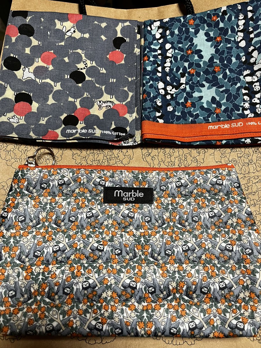 nanatter312's tweet photo. 最近買ったかわいいもの

marble SUDの
森のどうぶつ柄と
木登りパンダちゃん柄のバンダナ
ナマケモノ柄🦥ポーチ
ショッパーまで可愛い🐇🐻🦙🐧 https://t.co/wgrP6HcaS3