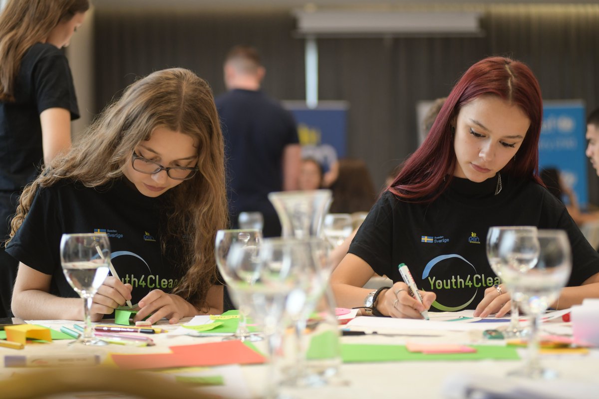 UNICEFKosovo's tweet photo. 🌱Across Kosovo, young people are taking action for cleaner air, greener spaces &amp; healthier communities. Thanks to 🇸🇪@SwedeninKosovo, over the next 3 months in 5 municipalities, they will lead inspiring initiatives advocating for a healthier, sustainable future #foreverychild. https://t.co/XRcPJxmS3P