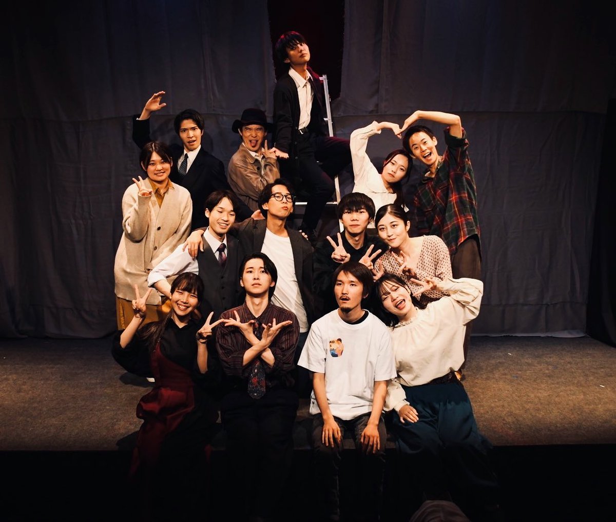 劇団迷々第５回公演
『赤い鳥の居る風景』
学生企画を4回終え、社会人として立てる企画の第1弾。無事に幕が降りました。
社会の荒波に立ち始めた今
これから立つ者、踏ん張り始めた者
若者と共にこの作品･お客さんと今、向き合えたことが私を構成する強固な骨に成ります
準備が整いました。みててね