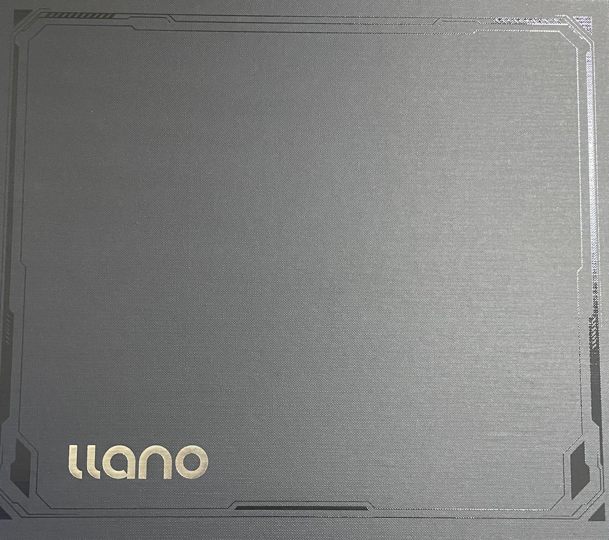 LMK_Iris's tweet photo. あびつん様(@abitun1)のキャンペーンでllano(@llano_Japan )のゲーミングマウスパッドを頂きました！

ガラスパッド自体はさらさらしてるアンチグレアなのでトラッキングとフリックが使っていた布系パッドよりも安定した気がします！

大事に使わせて頂きます！
ありがとうございました！ https://t.co/9bdx7E2hUi