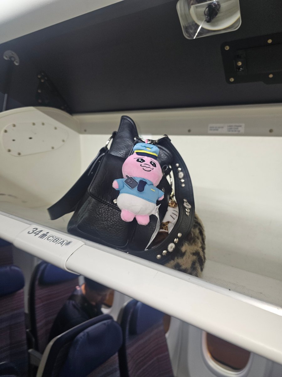 아 이쉑 가방 잘지키라니깐 하나도 안믿음직스러워