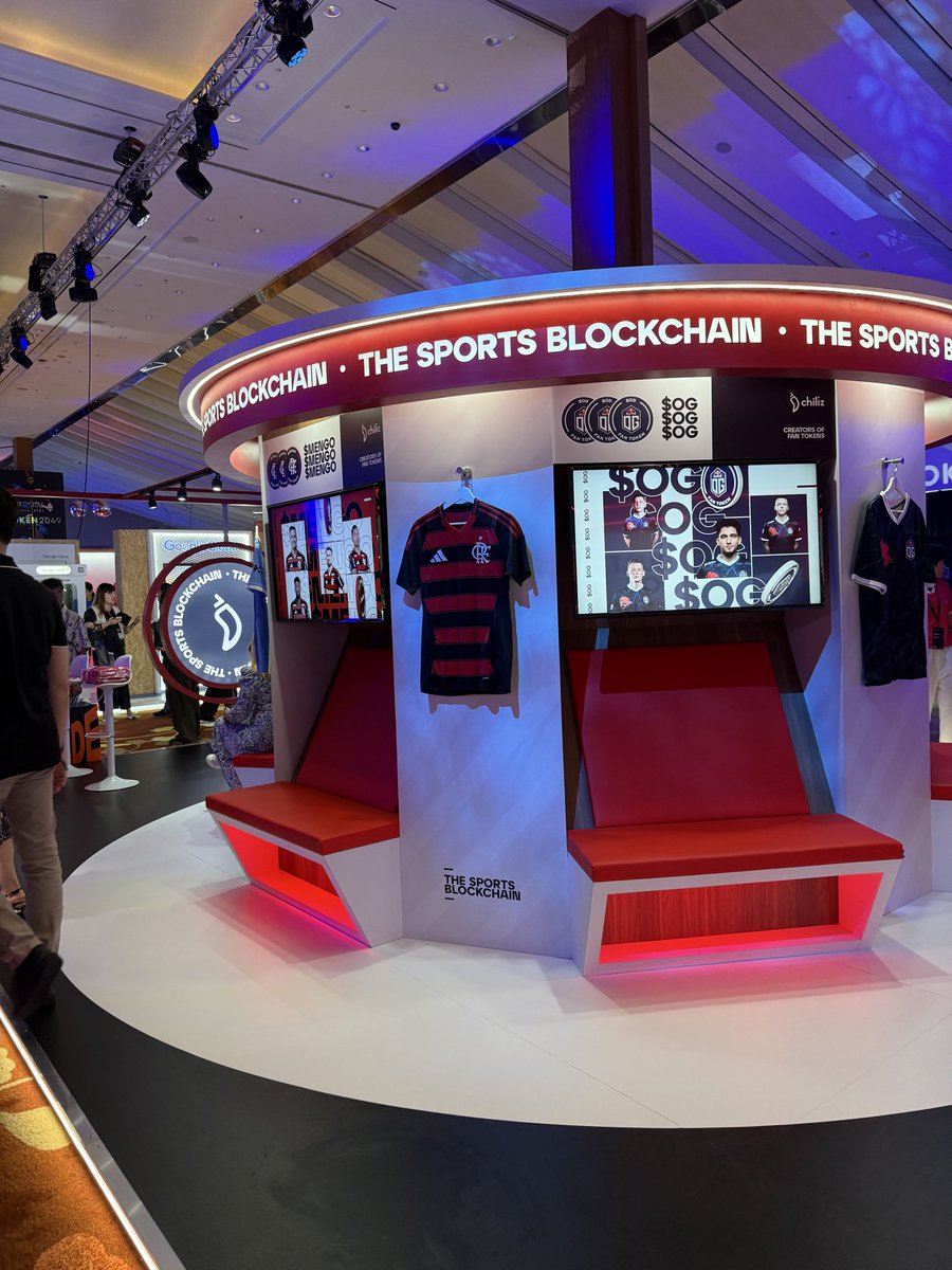 You can find the best Brazilian soccer team everywhere, even in #TOKEN2049 Singapore 🇸🇬 
<a href="/Flamengo/">FL4MENGO</a>