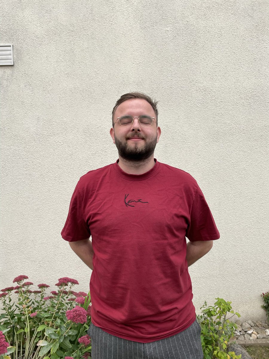 danielPelloCS2's tweet image. Zwischen diesen Bildern ist ein Unterschied von 15KG. Lasst nicht zu, dass ihr euch selbst so vernachlässigt.
Nur Liebe 💘