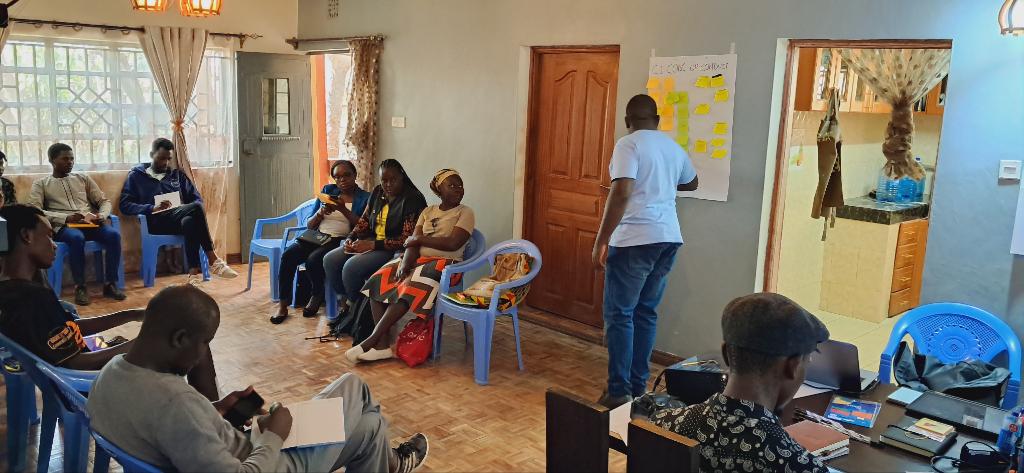 peopletheatre1's tweet image. Data is the Compass that guides Organizing. The @HakiDataLab is conducting a Data Design Workshop for Waste pickers, Dobi Women And Matatu Workers. This is a bold step in integrating Data into their Work. 
#NumbersInAction 
@data4change