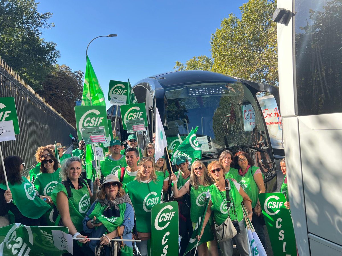 CSIFGranada's tweet photo. 🟢 CSIF Sanidad Granada de camino a Madrid para la concentración de hoy frente al Ministerio de #Sanidad @sanidadgob @CSIFnacional 

📢Alcemos la voz por un nuevo Estatuto Marco que mejore las condiciones del personal sanitario y la atención a la ciudadanía.

#EstatutoParaAvanzar https://t.co/evSKfy1fsA