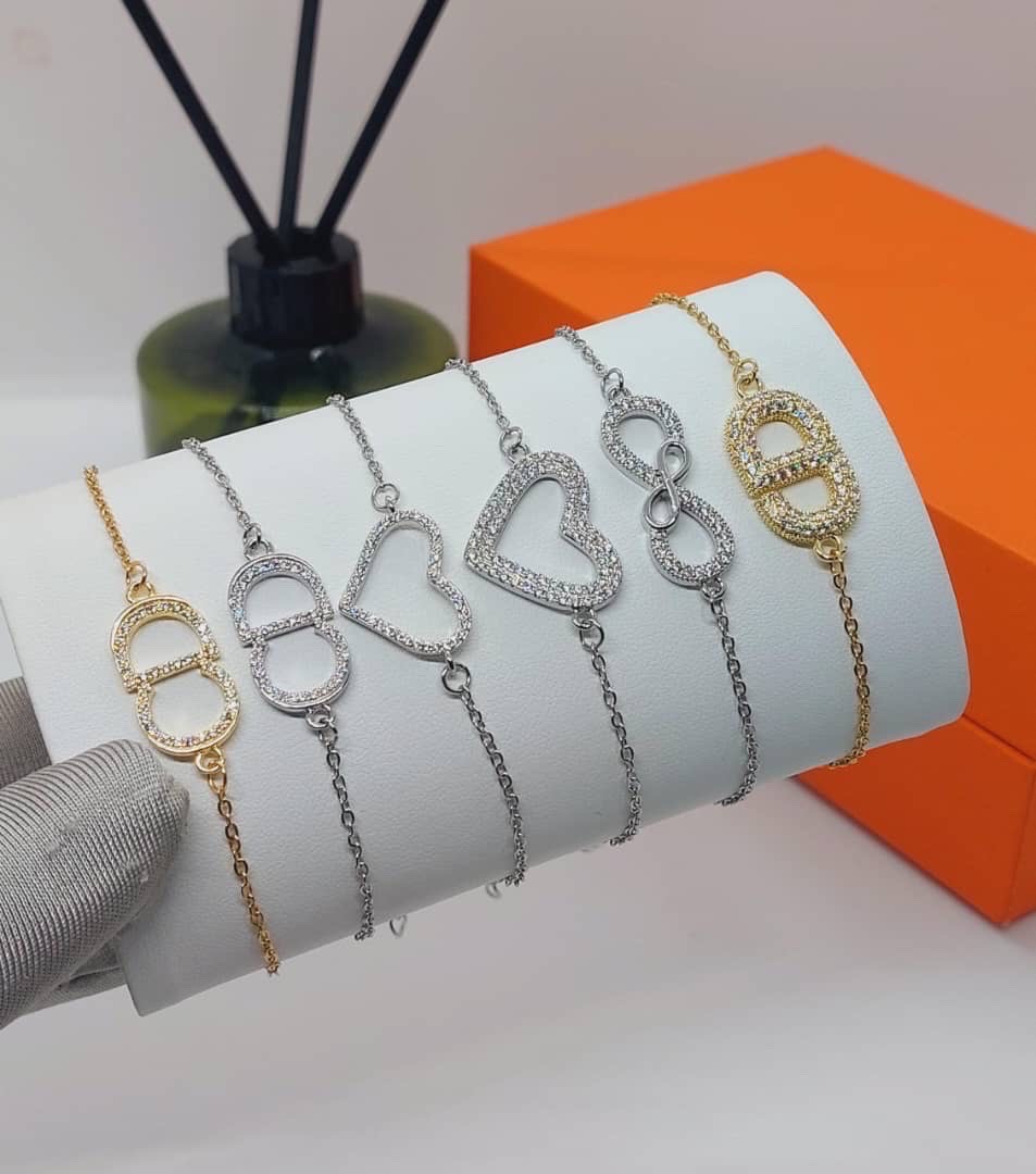 adebusola_alli's tweet image. Every queen deserves to shine ✨ 
    Add our non tarnish jewelries to your list 
It’s affordable and available 
    🏷️4k each
#orekeclassystore #jewelrylovers #stylewithease #shineinstyle