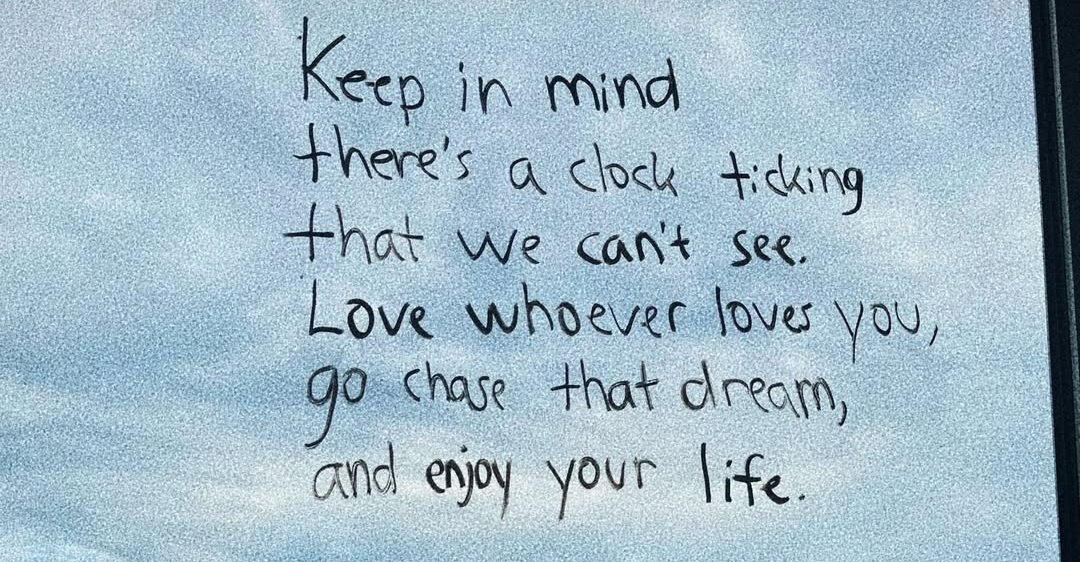 Good Wednesday morning tweets, live everyday to the fullest. ❤️ You only live once.