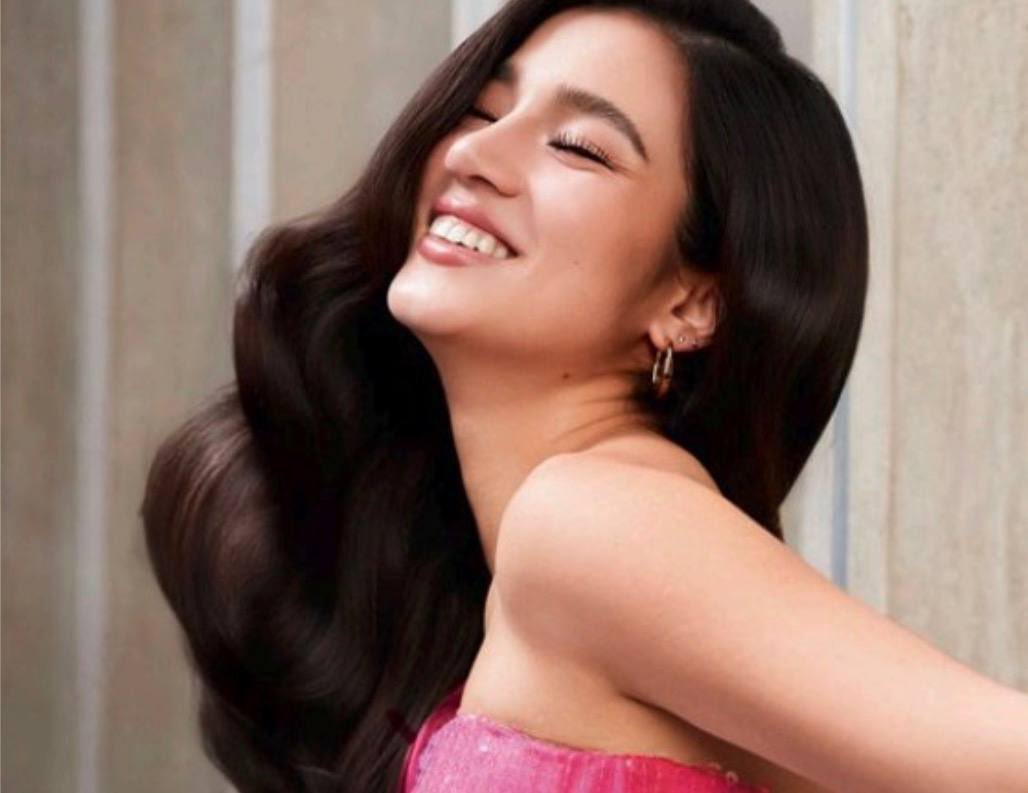 ReBELLEsOFC's tweet photo. Radiance, elegance, and confidence — Belle shines as the SUNSILK GIRL. ✨

BELLE MEGA SUNSILK COVER GIRL
#BellexMEGASunsilk 
#SunsilkPH 
#GandangSunsilk https://t.co/lvw2PFoAFq