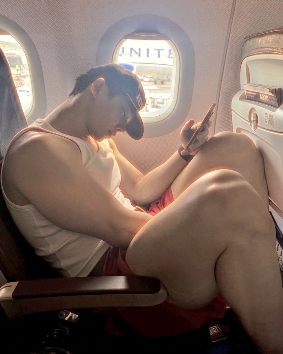 55Oceano's tweet image. Espero que quem esteja com ele saiba o que fazer, pq é muita carne pra cair no prato de um vegano