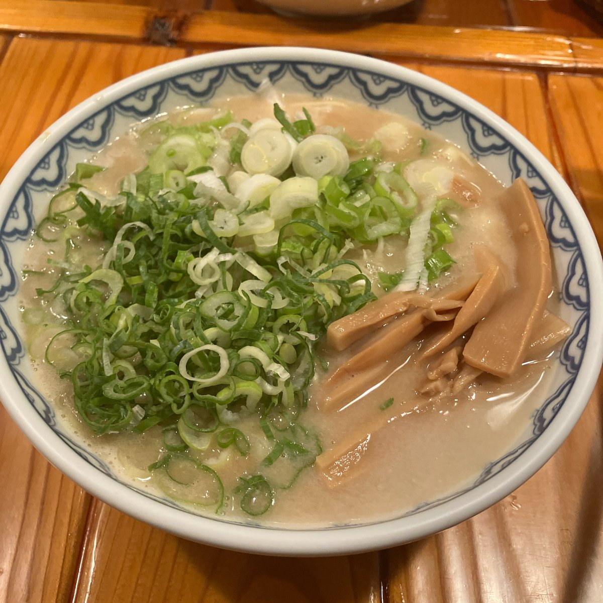 開店並んで特製ラーメンとライスが売り切れ😢
ネギラーメン食って帰ろう🐸800円とコスパは最高👍