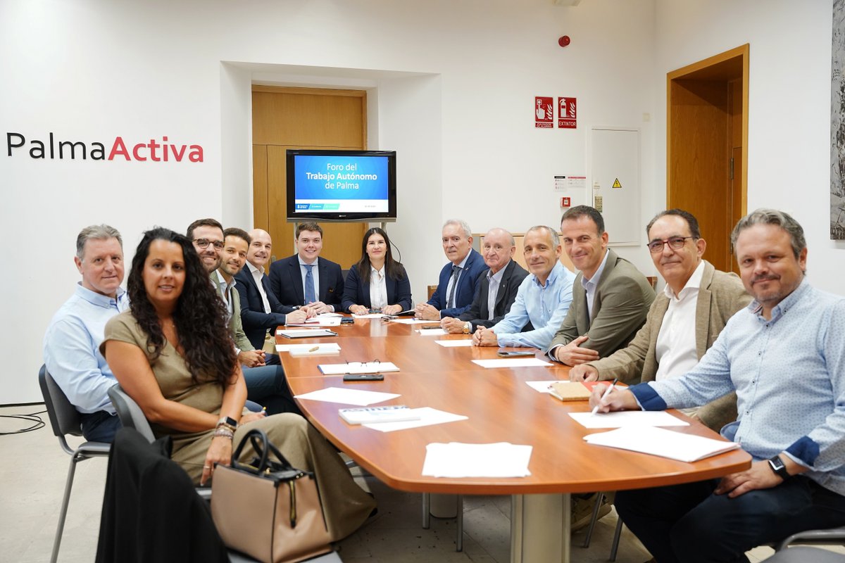🗣️ Nova reunió del Fòrum del Treball Autònom per compartir amb el sector empresarial els reptes i objectius del Palma Culture and Innovation Bay.

👉 El tinent de batle d’Innovació, Llorenç Bauzá de Keizer, ha presentat els avenços d’aquest ambiciós projecte de ciutat.