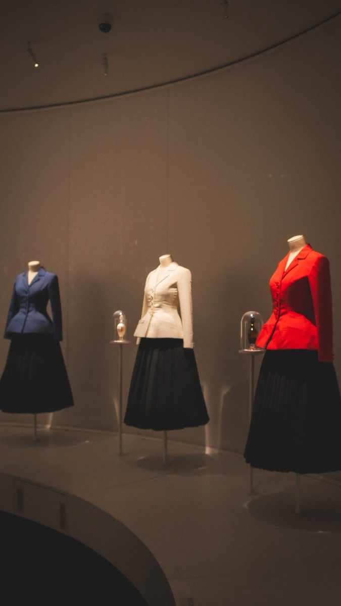 kiichiy_'s tweet photo. 大阪万博、フランス展へ。
DiorやLouis Vuittonなどのブランドの洗練された美しさや、アルザスのワインの伝統を感じる展示で、めちゃくちゃ魅了された。

当日に日時指定券の予約サイトから頑張って取る形ではあったけど駆け込みで行けてよかった。

#EXPO2025 https://t.co/TUBOvilq0D