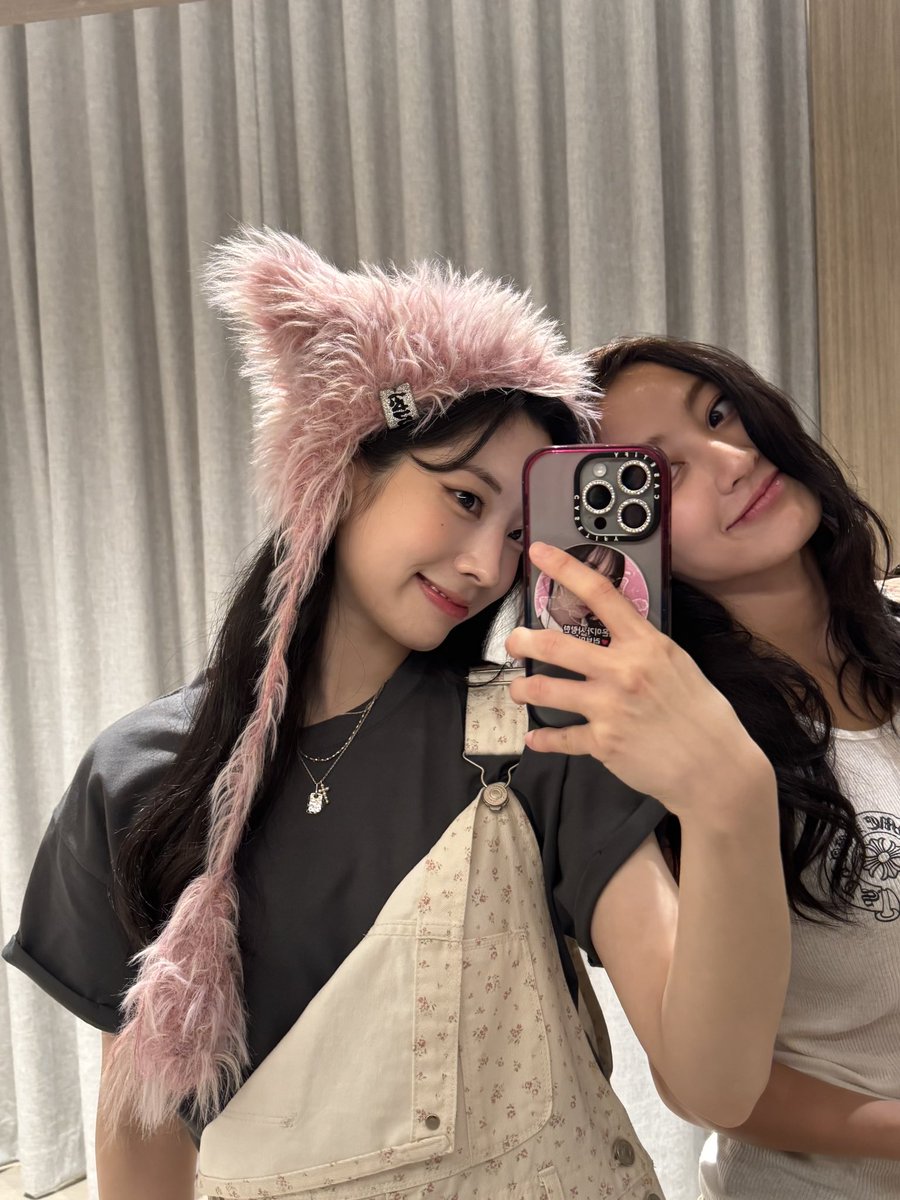 comfortdahyo's tweet photo. OMG DAHYO????
#JIHYO #DAHYUN https://t.co/Ud66a4Roy2