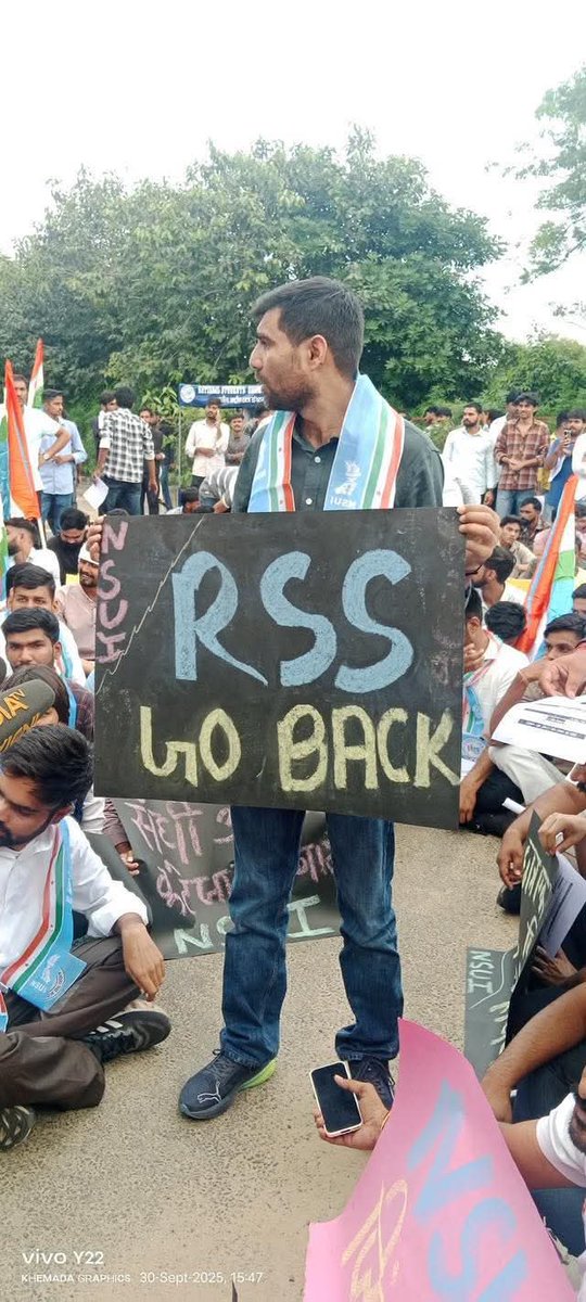 लड़ो, लड़ नहीं सकते!
 बोलो, बोल नहीं सकते!
 लिखो, लिख नहीं सकते!
 साथ दो, साथ नहीं दे सकते!
 काम करने वालो का मनोबल बढ़ाओ!
 यदि वो भी नहीं कर सकते हो!
 जो कर रहे हैं, उनका मनोबल मत तोड़ों!
 क्योंकि वो तुम्हारे हिस्से की लड़ाई लड़ रहा है!
<a href="/VinodJakharIN/">VINOD JAKHAR</a> <a href="/niharikajorwal/">Niharika Murari jorwal</a>