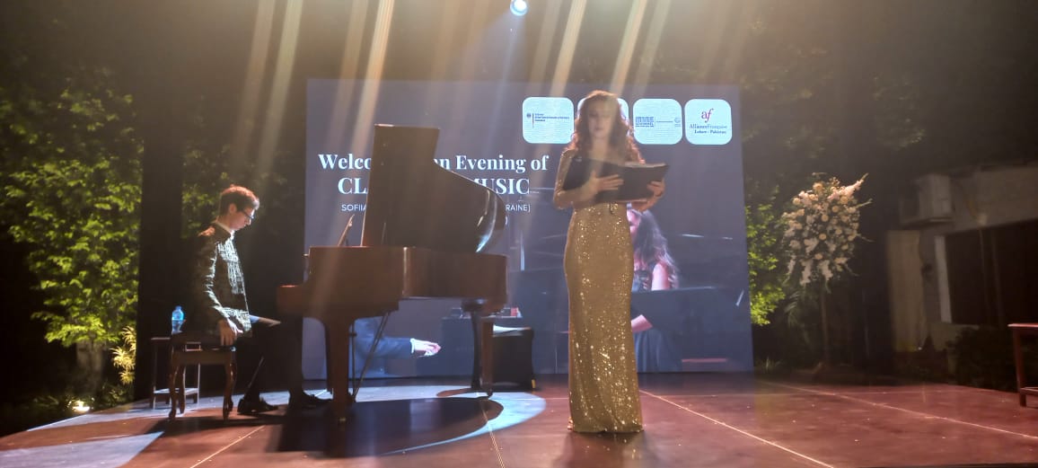 FranceinPak's tweet photo. 🇫🇷 🇵🇰 On the occasion of the European Day of Languages and at the initiative of the @aflhr &amp; @GermanCenterLHR, the Ambassador Nicolas Galey and the German Ambassador Ina Lepel attended the concert of Ukrainian mezzo-soprano Sofia Anisimova and French pianist Guillem Aubry. https://t.co/8URcoqNO3K