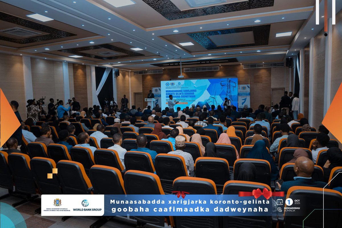 MoEWRSo's tweet image. @SomaliPM H.E. @HamzaAbdiBarre today officially launched the electrified of public healthcare facilities across Somalia.
This milestone initiative, spearheaded by the @MoEWRSo, is delivering reliable power to health centers nationwide.
#Somalia #RenewableEnergy #Developme
