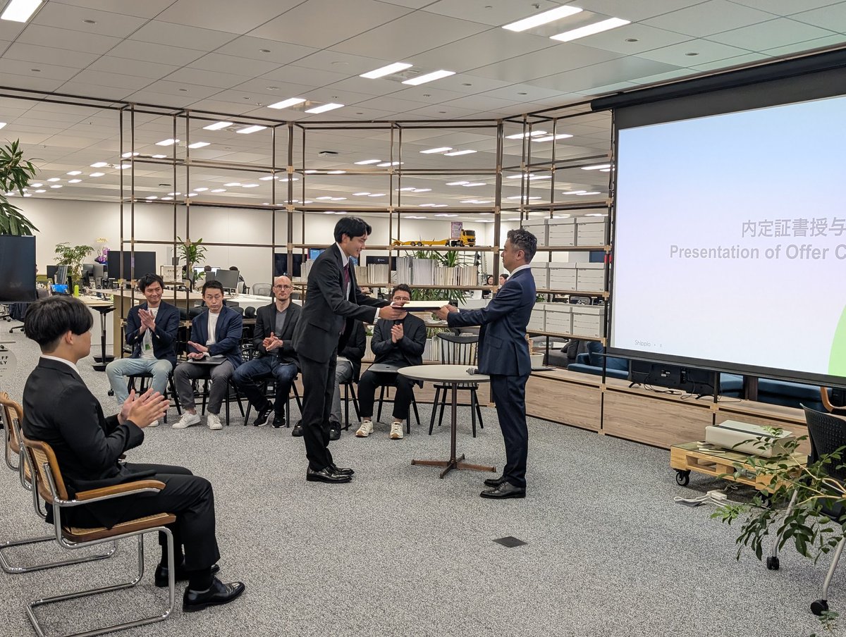 Shippio初の内定式🎉
記念すべき新卒1期生の内定式を開催！マネジメントチームからのメッセージに続いて、内定者からはAnchors（values）になぞらえた気合いの入った"Moonshot宣言"が発表されました🚀