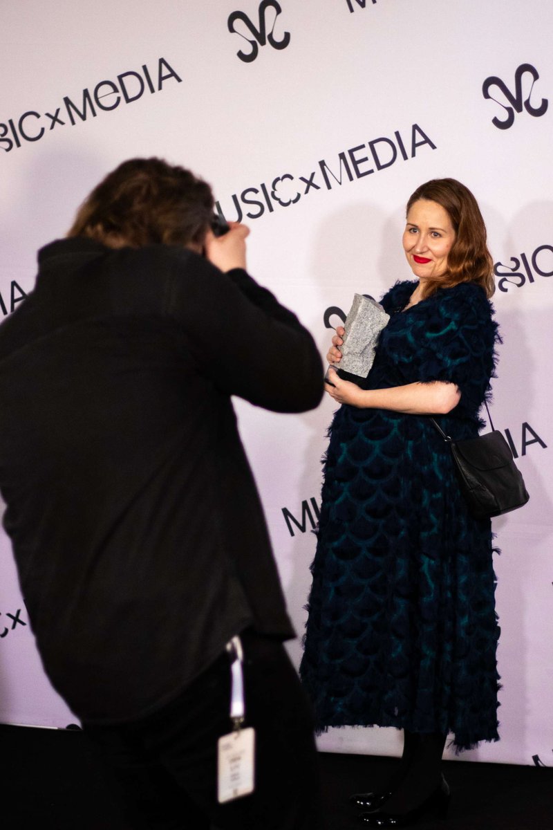 Industry Awards-gaalassa vuoden tukipilari palkinnon voitti IFPI:n toimistovastaava Jaana Karila.

"Palkinto tuli iloisena yllätyksenä ja olen kiitollinen tästä kunnianosoituksesta. Haluan kiittää kaikkia, joiden kanssa olen saanut tehdä töitä."

📸Miikka Varila
📸Joonas Helander