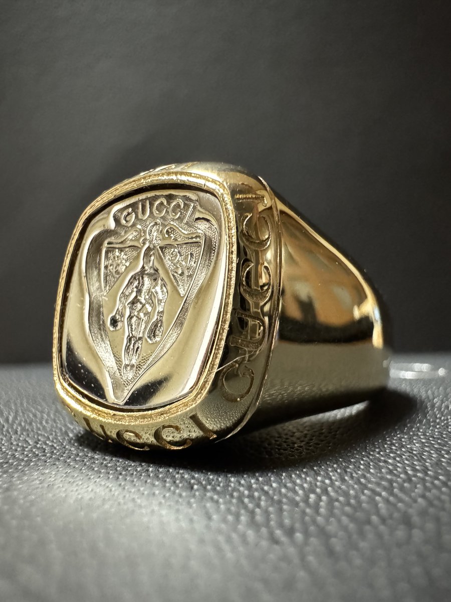 inuzukiningen's tweet photo. GUCCI
LA FAMIGLIA
Crest Ring

入店10分ほどで
SEE NOW BUY NOW https://t.co/j3xlVFkUL7