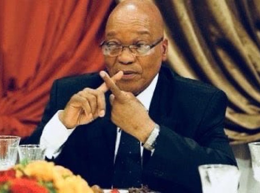 I hope all the players we've signed are ready to play. Eka-Asanele &amp; Junio, i understand, but we can't afford to look desperate when we have a solid squad at our disposal, ngoba sizozibona sikwi middle table very soon, I'm telling you. 🤞