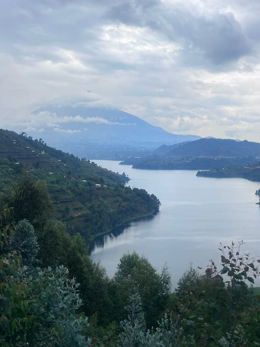 UnivOfKigali's tweet image. Studying at UoK Musanze isn’t just about books it’s an adventure! 🎒📚
From Volcanoes National Park 🏔️ to Lakes Burera &amp;amp; Ruhondo 🌊, there’s so much to explore.
At UoK, learning goes beyond the classroom! 
#UoK #MusanzeAdventures #VisitRwanda
