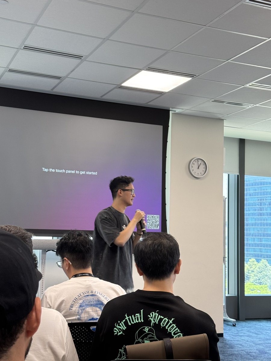 kaylyn_0x's tweet image. 你们要的 Alpha 来了!
今天 @virtuals_io 和 @virtuals_vc 联合主办的 Agentic Mornings 活动明显感觉比上周 KBW 的热闹许多
我粗略估计现场至少来了 200 人,是 KBW 两倍多一点,其中 60% 是 Agent Builders
于我而言,相当于刘姥姥进大观园-大开眼界了
可惜活动时间非常紧迫,从11:00am-…