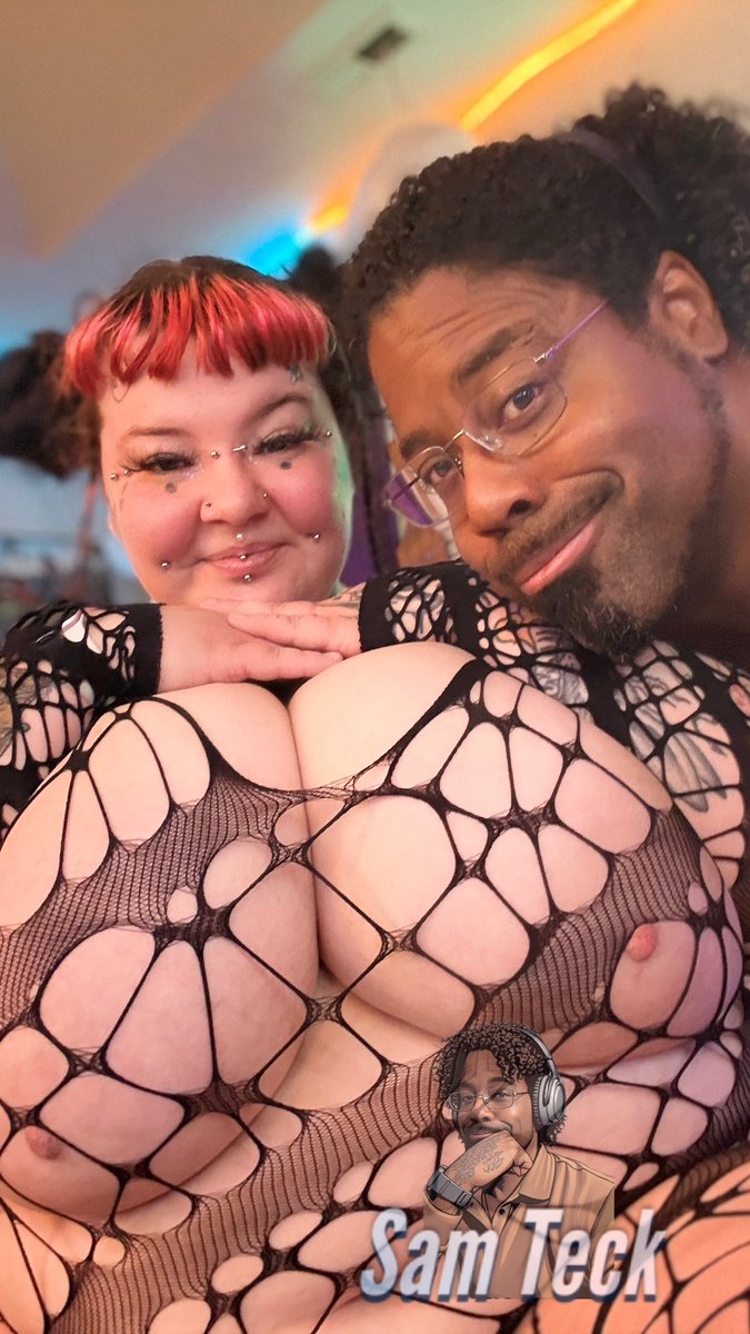 Goth girls like @MollyXS__ make hump day even better