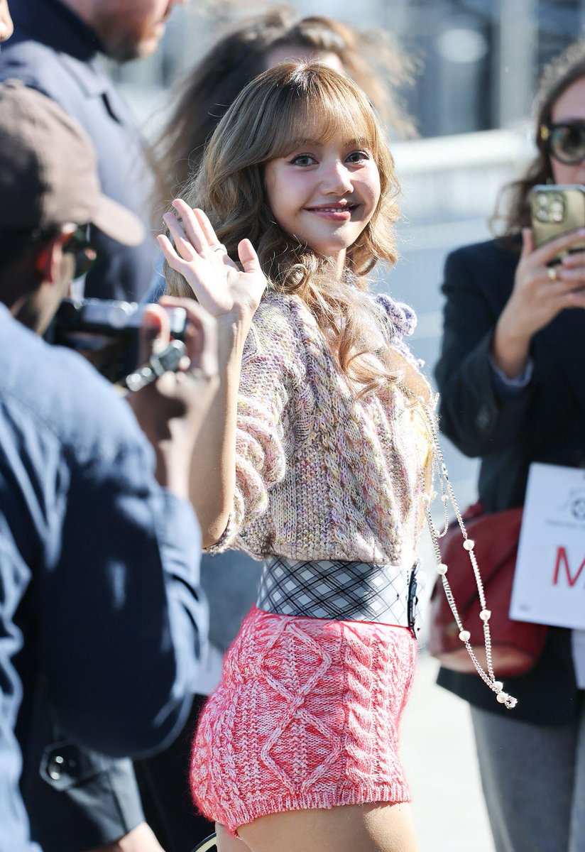 lalisa_source's tweet image. Lisa at Louis Vuitton SS26 Show in Paris
📸 la-lisa.net/gallery/thumbn…

#LISA