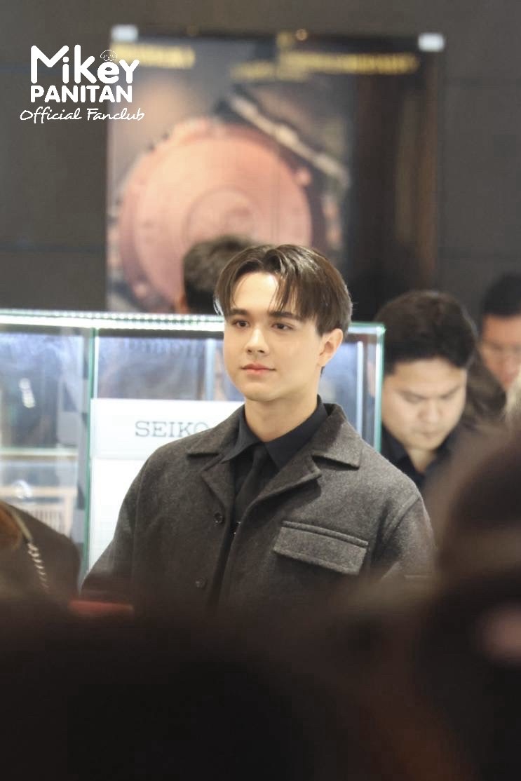 อยากให้เวลาหยุดไว้ตอนที่ไมกี้ยืนอยู่กลางงาน เพราะอยากเห็นความหล่อของไมกี้นานๆนะครับ

CIWF2025 X MIKEY
#CentralWatchFairXMikey
#ไมกี้ปณิธาน #mikepanitan