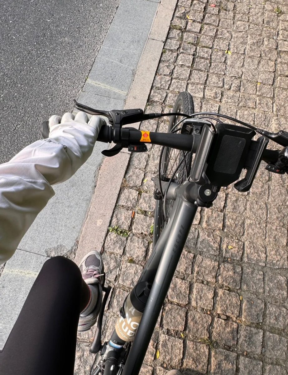 anongeohj's tweet image. Morning rides, clear mind. 🚴‍♀️✨