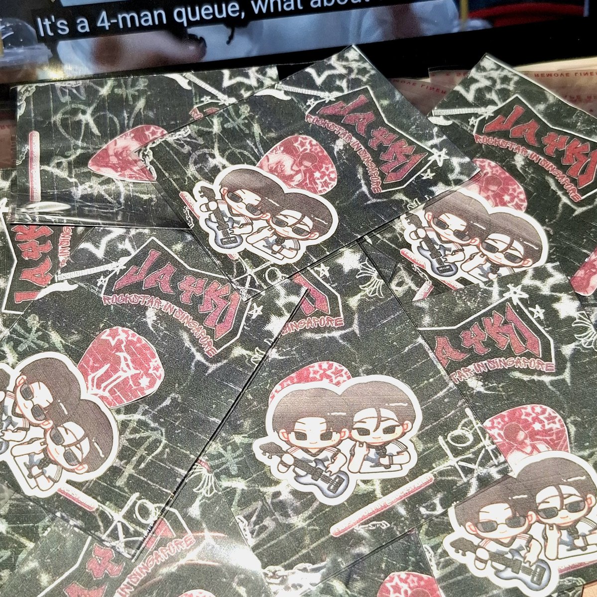 finally had the time to pack and now they're ready to go !! 🎸🖤

#WALKTHELINE_IN_SINGAPORE #ENHYPEN_JAY #ENHYPEN_NI_KI