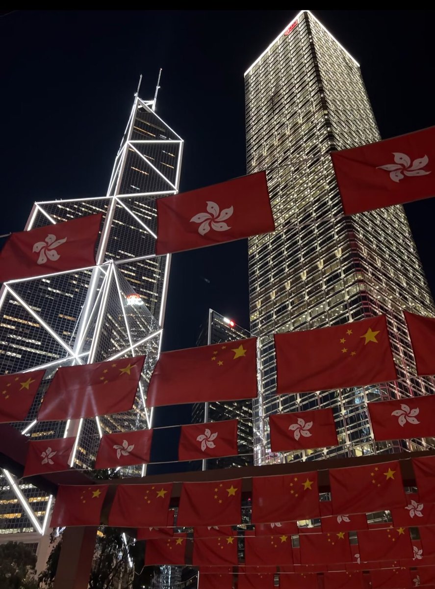 Anna8879ai's tweet photo. The streets of Hong Kong are filled with the joy of National Day. I wish my motherland prosperity and the people live and work in peace and contentment. https://t.co/k5l3SsXrz0