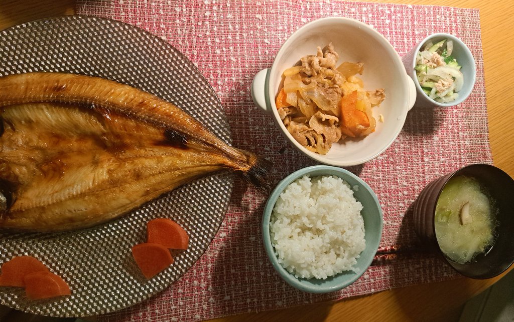 週一で食べたくなる肉じゃがを
作りました😂
妊娠中から長いこと肉じゃがにハマってます😅

#おうちごはん
#四毒抜き