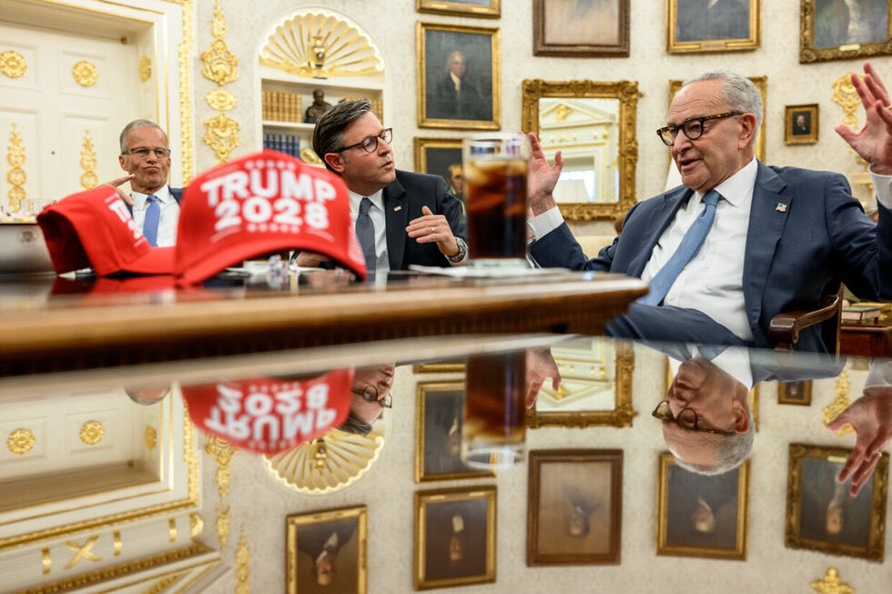 Trump trolls Senator Chuck Schumer and Rep. Hakeem Jeffries with 'Trump 2028' hats, shares pics

#USA #Trump #Democrats #shutdown
