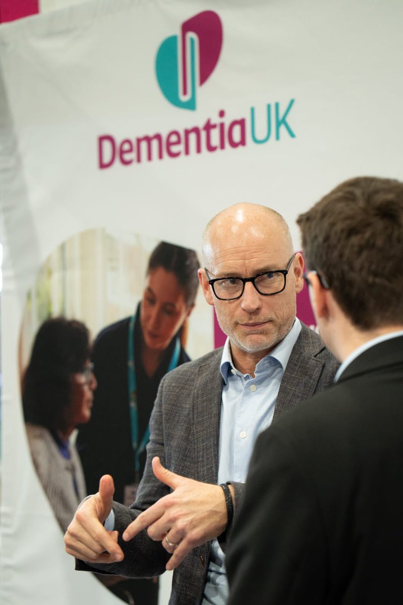 DementiaUK's tweet image. We were delighted to have the opportunity to speak to @SKinnock about the importance of #dementia specialist support in the community. #Lab25 💙🩷