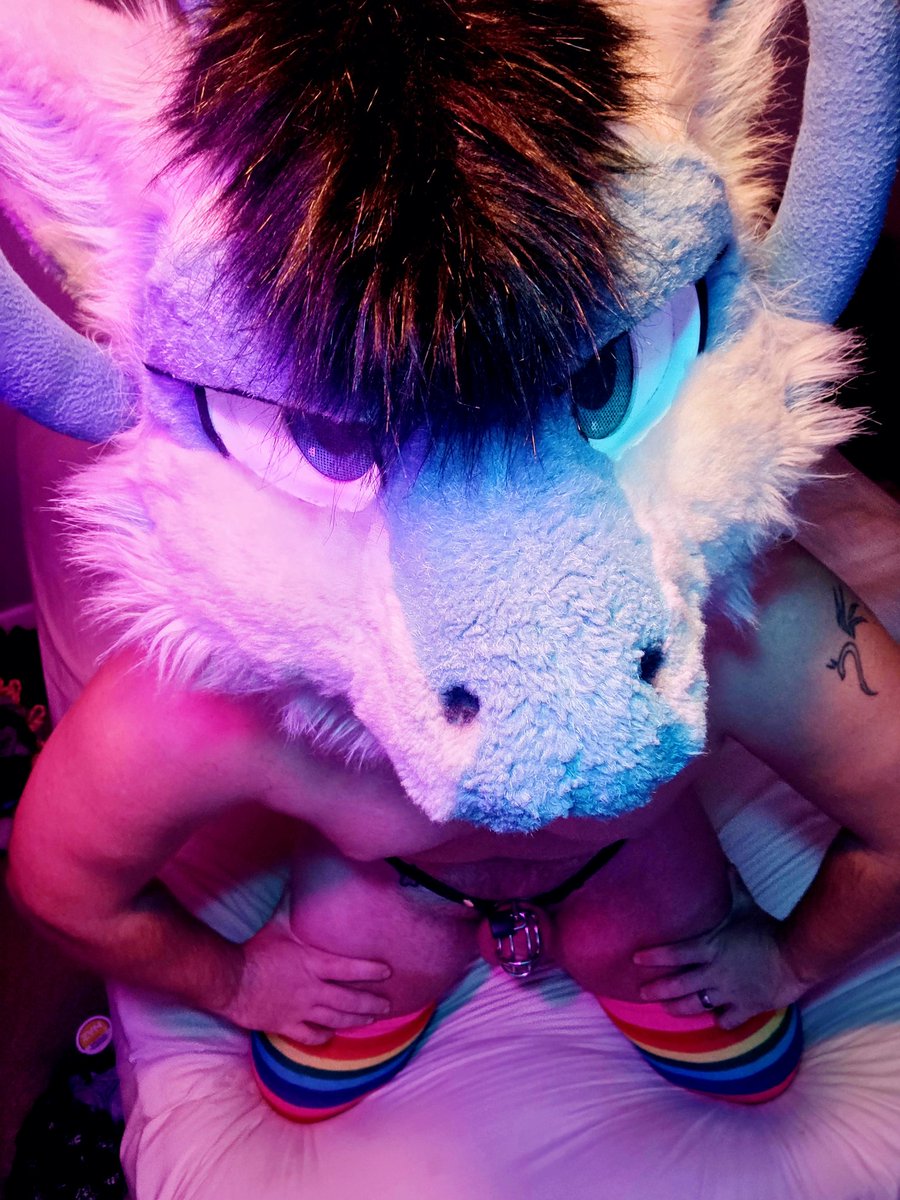 Locktober 1 wand sesh vid~ 
onlyfans.com/fathomdragon