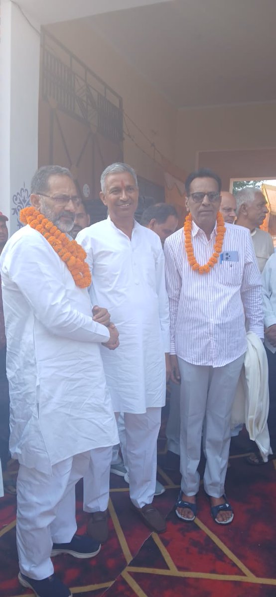 लगता है मेरठ पुलिस पगला गई है।
          25 सितम्बर को मवाना जिला मेरठ में होने वाली हमारी पीडीए चौपाल पुलिस ने नहीं होने दी। कोई बात नहीं, यह एक राजनीतिक कार्यक्रम था। पुलिस को हक है कि वह किसी राजनीतिक कार्यक्रम को बिना परमिशन न होने दे। लेकिन पारिवारिक कार्यक्रमों में