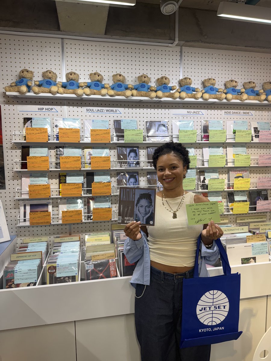 【ご来店情報】
Nectar Woodeさんが9/29、9/30のBlue Note Placeでの来日公演を終え、JET SET下北沢店に来てくださりました。
 色鮮やかなメロディと美しいハーモニーに包まれる強力ダブルサイダー『Waiting / For The Best』(7") は引き続き好評発売中です! jetsetrecords.net/i/516006333669/
<a href="/nectarwoode/">Nectar Woode</a>