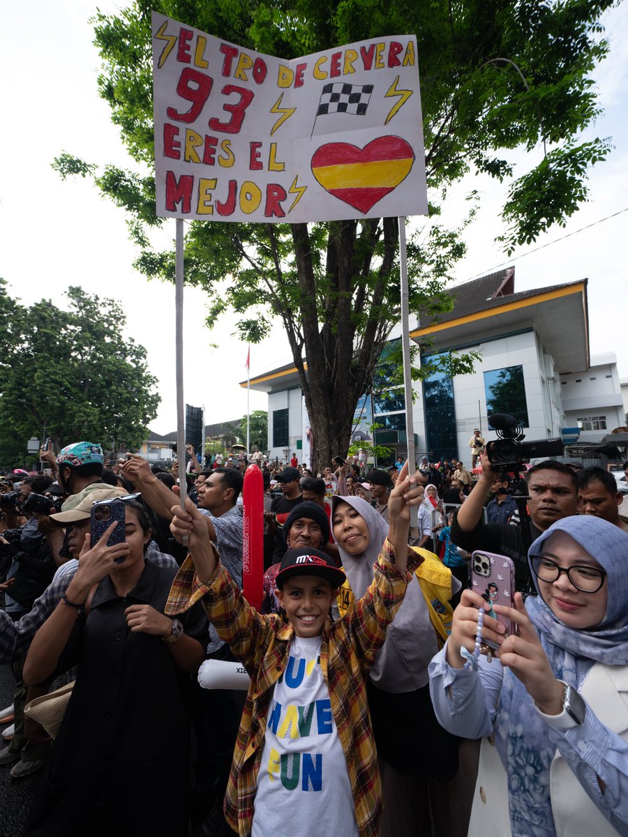 MotoGP's tweet photo. The vibes were simply immaculate in Mataram 🤩🫶 🔊 

#IndonesianGP 🇮🇩 https://t.co/SAyUyX1tSz