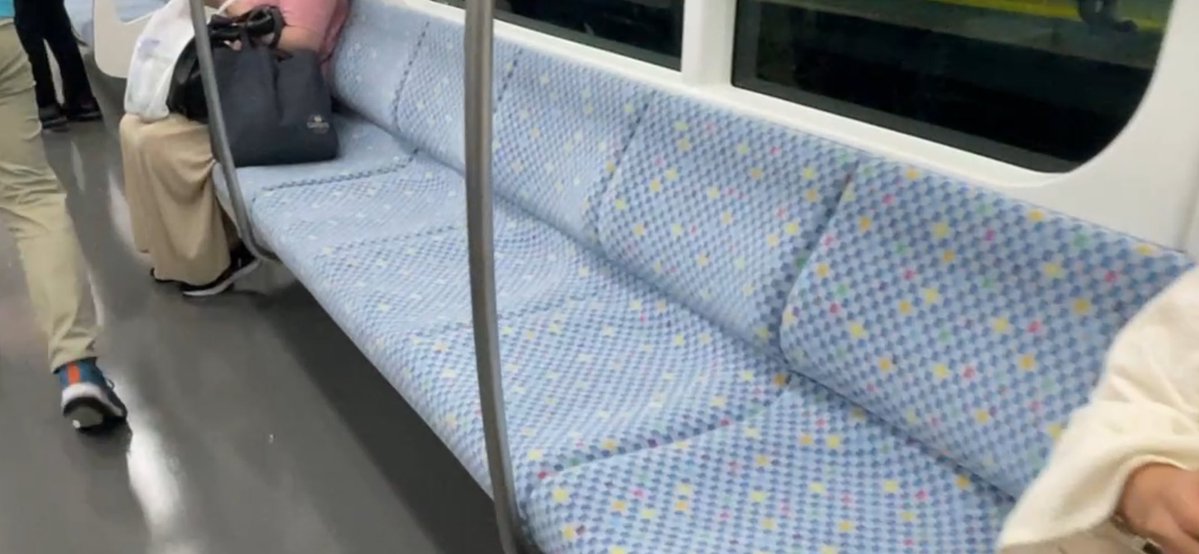 neotetu6627's tweet image. 東京臨海高速鉄道りんかい線の新型車両、71-000形最高でした！今日は大崎駅6番線で撮影をしましたが、車内はE235系のような白色を基調とした清潔感、未来感がある車内でした！これからの活躍に期待が高まります！！
 #りんかい線 #東京臨海高速鉄道 #71-000形 #新型車両