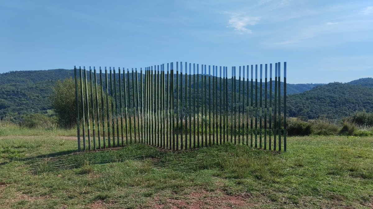 🏢Visita a Girona i Celrà per veure les instal·lacions artístiques que formen part d’Art &amp; Gavarres.

🗣La ruta ha anat a càrrec d’Oriol Granyer, un dels comissaris del festival.

🗓Fins al 2 de novembre amb el suro de protagonista.

🟢txac.cat/txac/visita-a-…